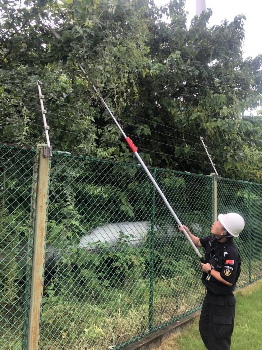 C:/Users/BA/Desktop/風(fēng)雨過后南京保安迅速行動，恢復(fù)安“寧”面貌/2.jpg2