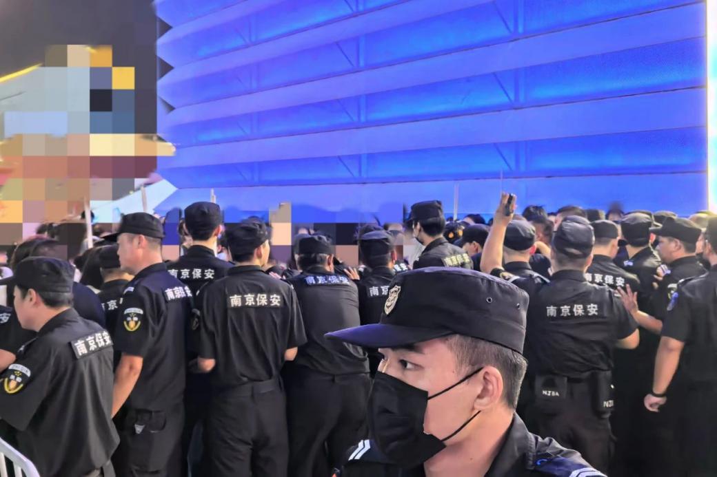 C:/Users/Administrator/Desktop/臺(tái)風(fēng)“貝碧嘉”來(lái)襲，南京保安積極應(yīng)對(duì)，“守”護(hù)萬(wàn)家團(tuán)圓！/12.jpg12