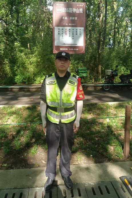 C:/Users/Administrator/Desktop/臺(tái)風(fēng)“貝碧嘉”來(lái)襲，南京保安積極應(yīng)對(duì)，“守”護(hù)萬(wàn)家團(tuán)圓！/1.jpg1