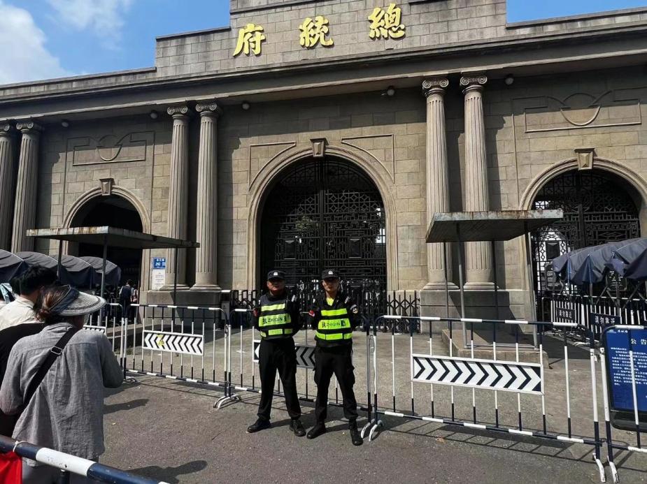 C:/Users/Administrator/Desktop/臺(tái)風(fēng)“貝碧嘉”來(lái)襲，南京保安積極應(yīng)對(duì)，“守”護(hù)萬(wàn)家團(tuán)圓！/7.jpg7