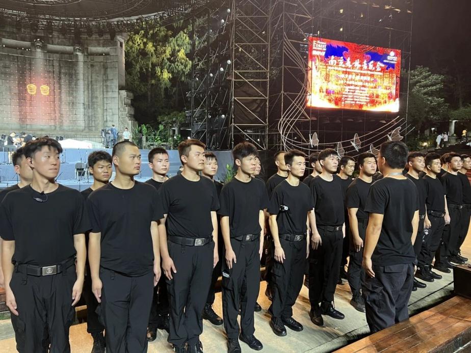 C:/Users/Administrator/Desktop/臺(tái)風(fēng)“貝碧嘉”來(lái)襲，南京保安積極應(yīng)對(duì)，“守”護(hù)萬(wàn)家團(tuán)圓！/10.jpg10