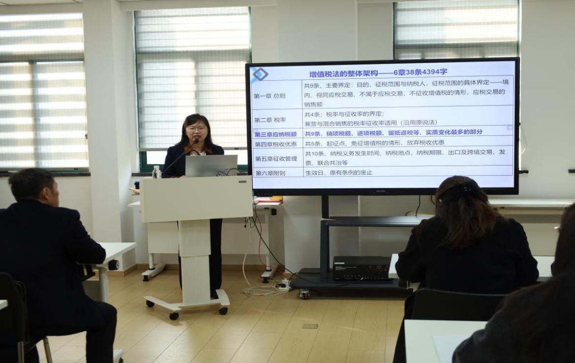 E:/25.12.10后 上傳網(wǎng)站留存/學(xué)新規(guī)強技能 防風險促合規(guī)——南京市保安服務(wù)有限公司舉辦新增值稅法專題培訓(xùn)/照片/IMG_9401.JPGIMG_9401