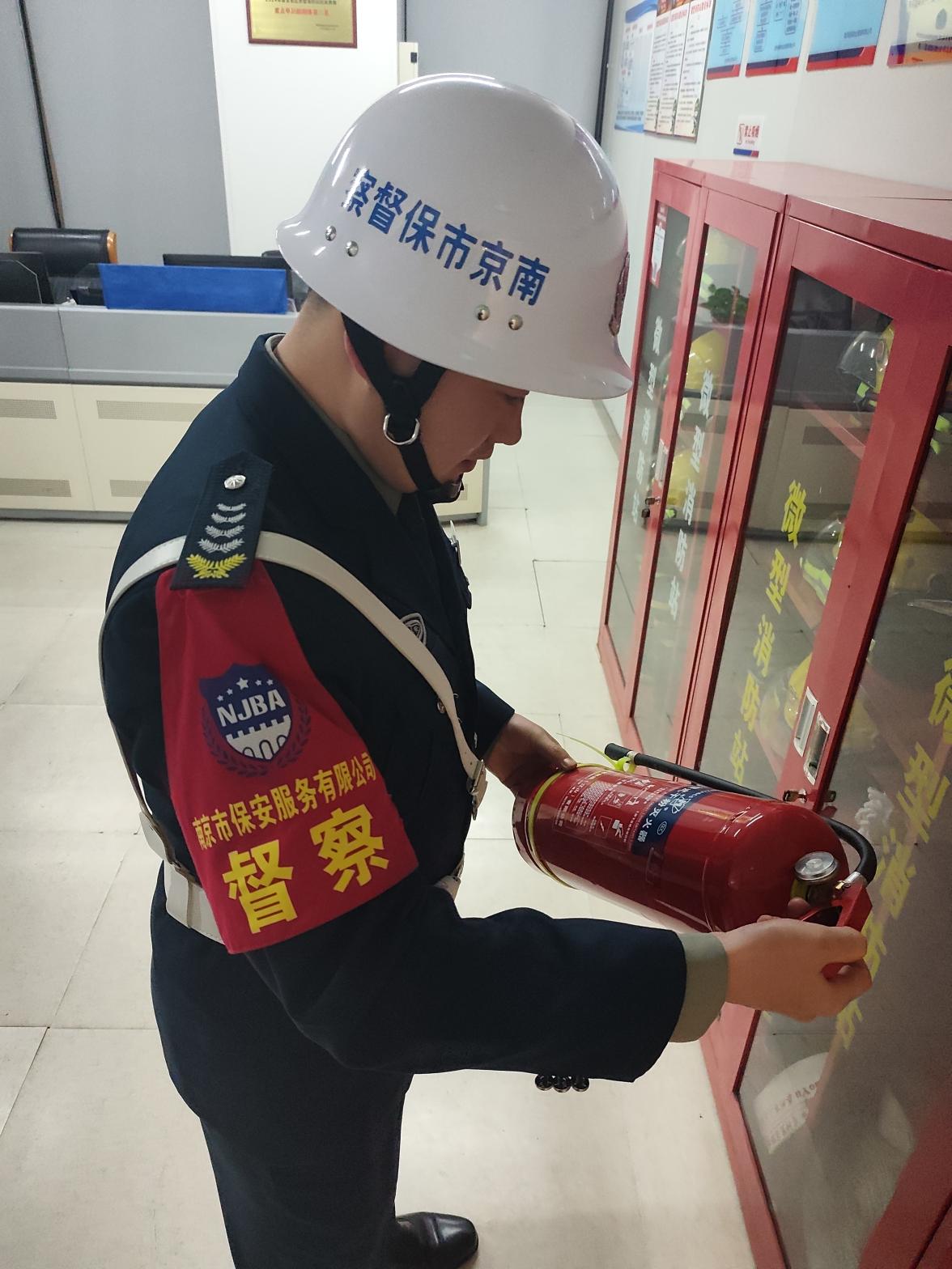 E:/25.12.10后 上傳網(wǎng)站留存/筑牢安全防線 護航平安元旦——南京市保安服務有限公司召開元旦節(jié)前安全生產專題部署會議/87f74c7e78e540bcf927e43a9c9d5b5c.jpg87f74c7e78e540bcf927e43a9c9d5b5c