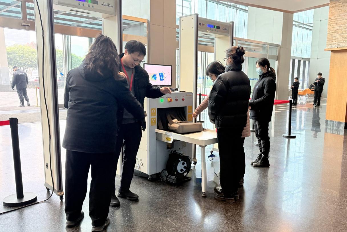 E:/25.12.10后 上傳網(wǎng)站留存/“安保鐵軍、硬核保障”2026系列報道一——科技引領(lǐng)未來，安全護航盛會/照片/5212ea35a8b77386cbea49d69a720cf7.jpg5212ea35a8b77386cbea49d69a720cf7